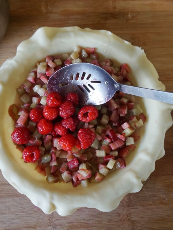 how to make raspberry rhubarb pie