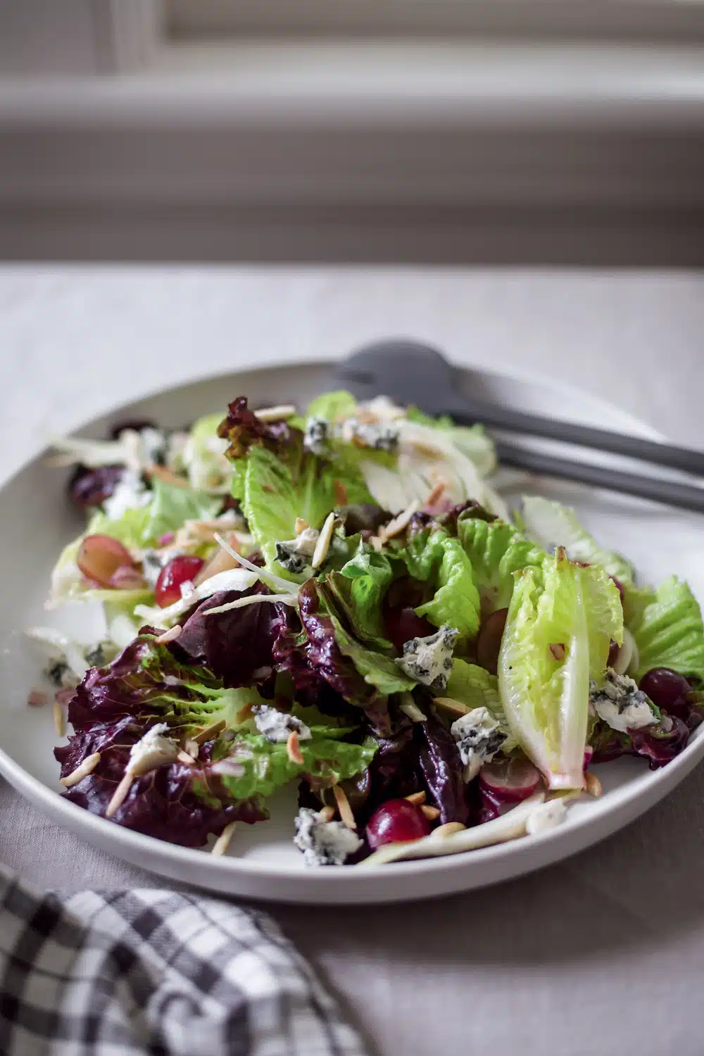 Red Leaf Salad with Grapes, Fennel, and Blue Cheese