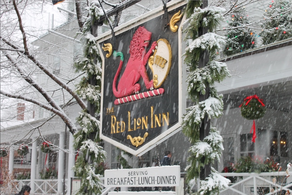 red-lion-inn-snow