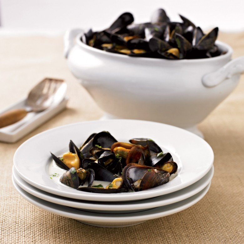 Steamed Mussels with Herb, Wine and Cream Sauce
