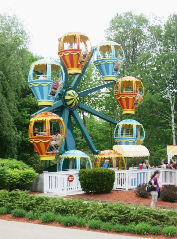 The Great Balloon Chase offers a ferris wheel-style experience. 